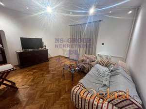 Izdaje se poslovni prostor na atraktivnoj lokaciji na Keju, smešten na visokom prizemlju stambene zgrade.